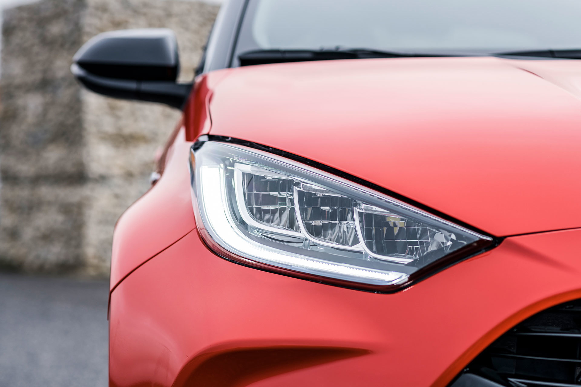 Toyota Yaris 2020 Hibrido Rojo Detalles 18
