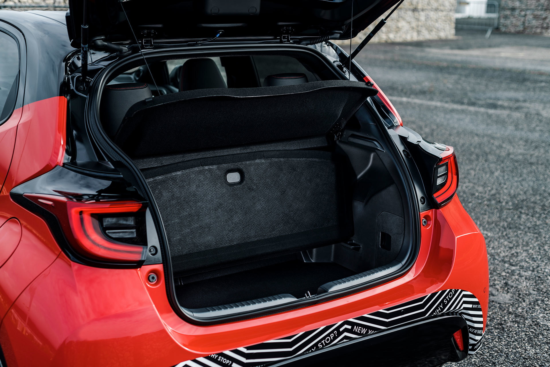 Toyota Yaris 2020 Hibrido Rojo Detalles 19
