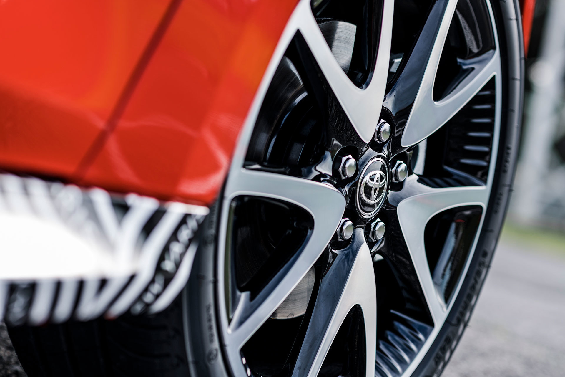 Toyota Yaris 2020 Hibrido Rojo Detalles 21