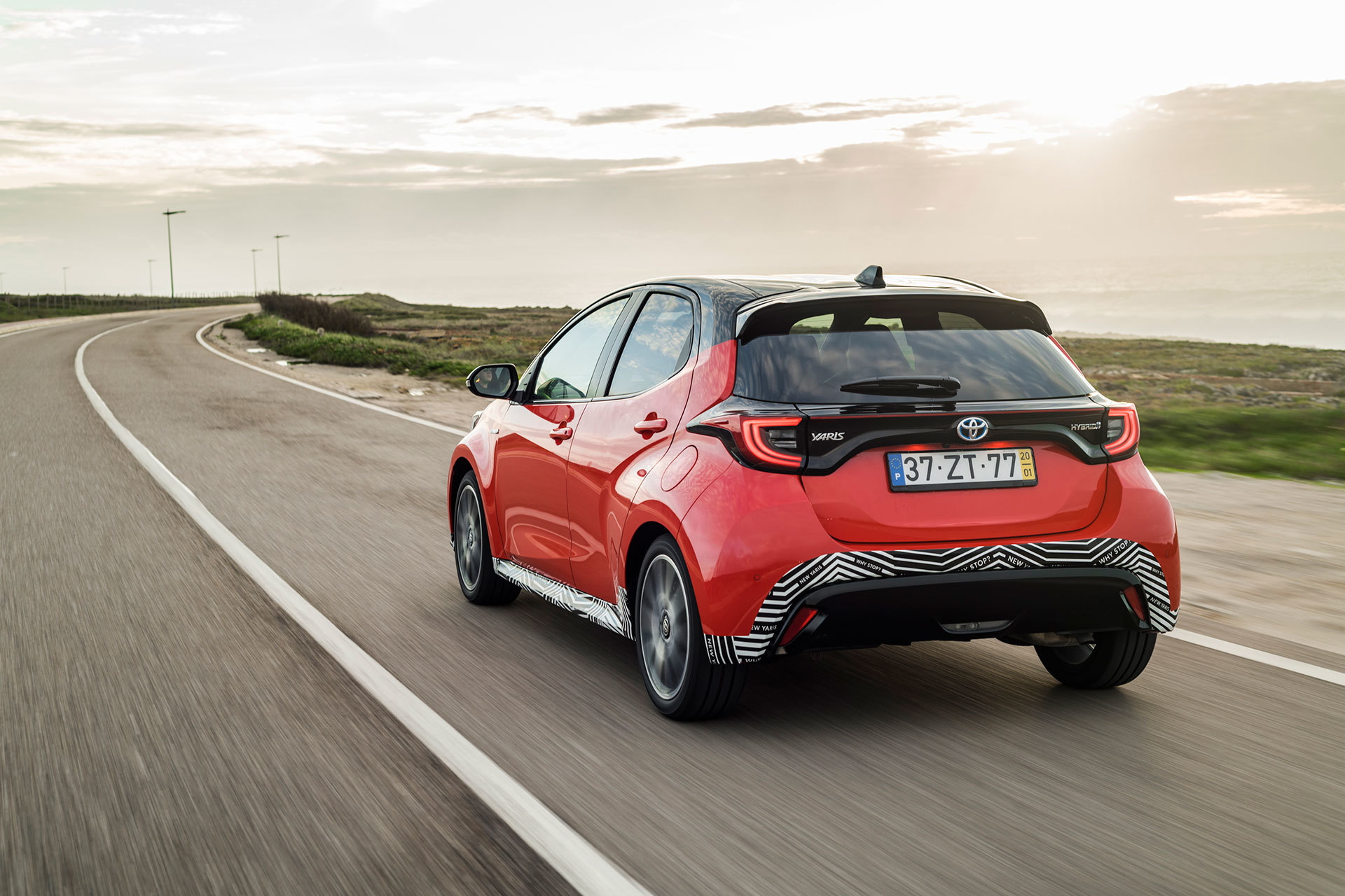 Toyota Yaris Hibrido 2020 Rojo Exterior 07