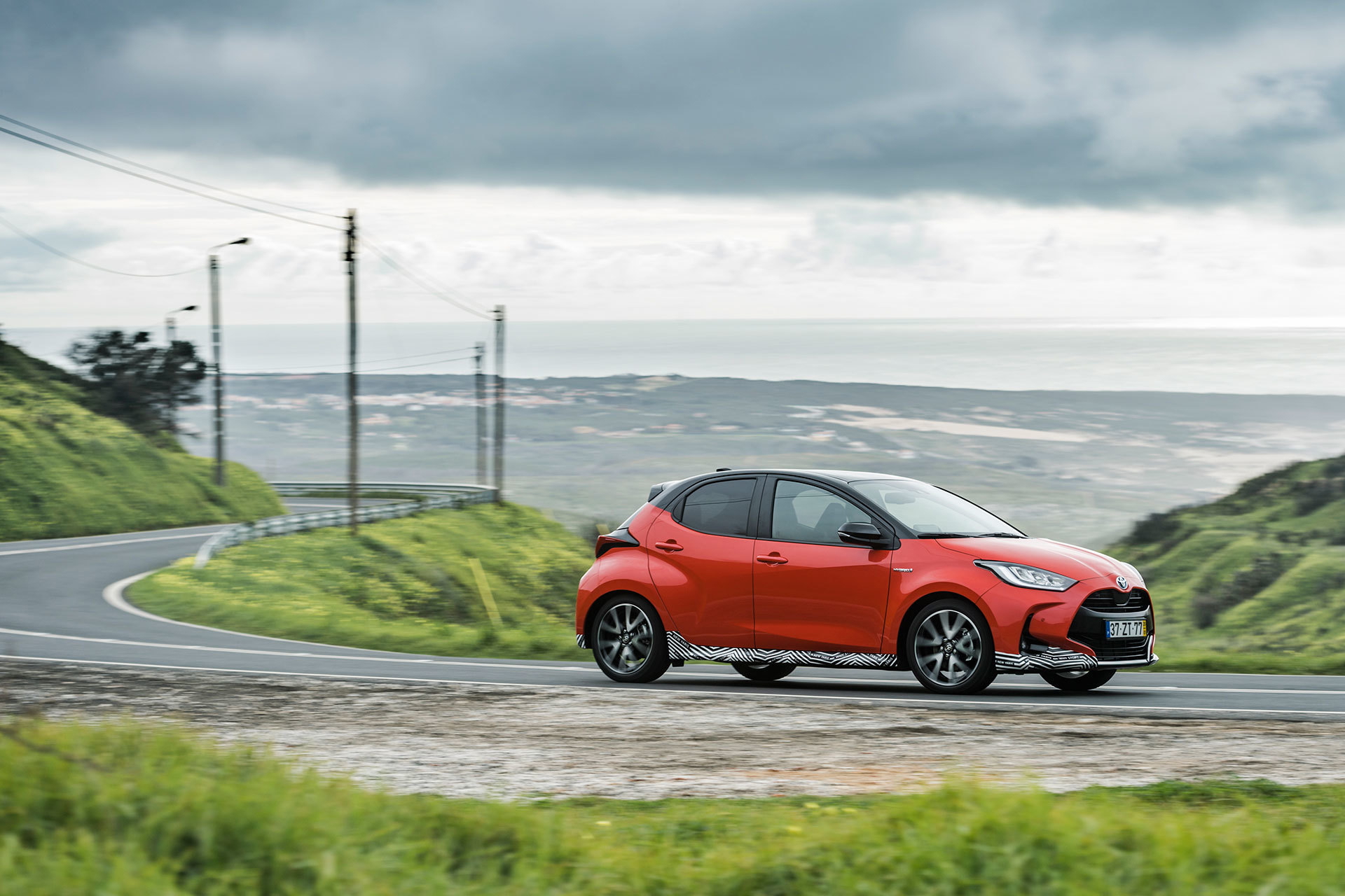 Toyota Yaris Hibrido 2020 Rojo Exterior 08