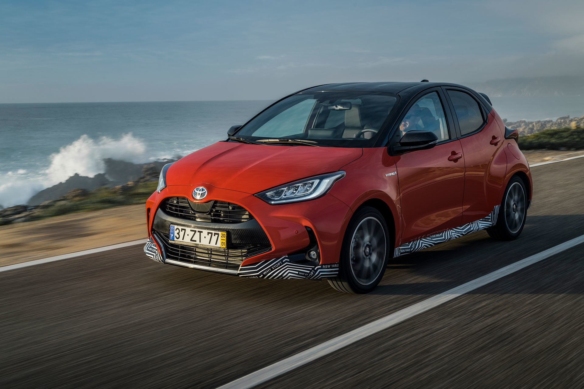 Toyota Yaris Hibrido 2020 Rojo Exterior 09