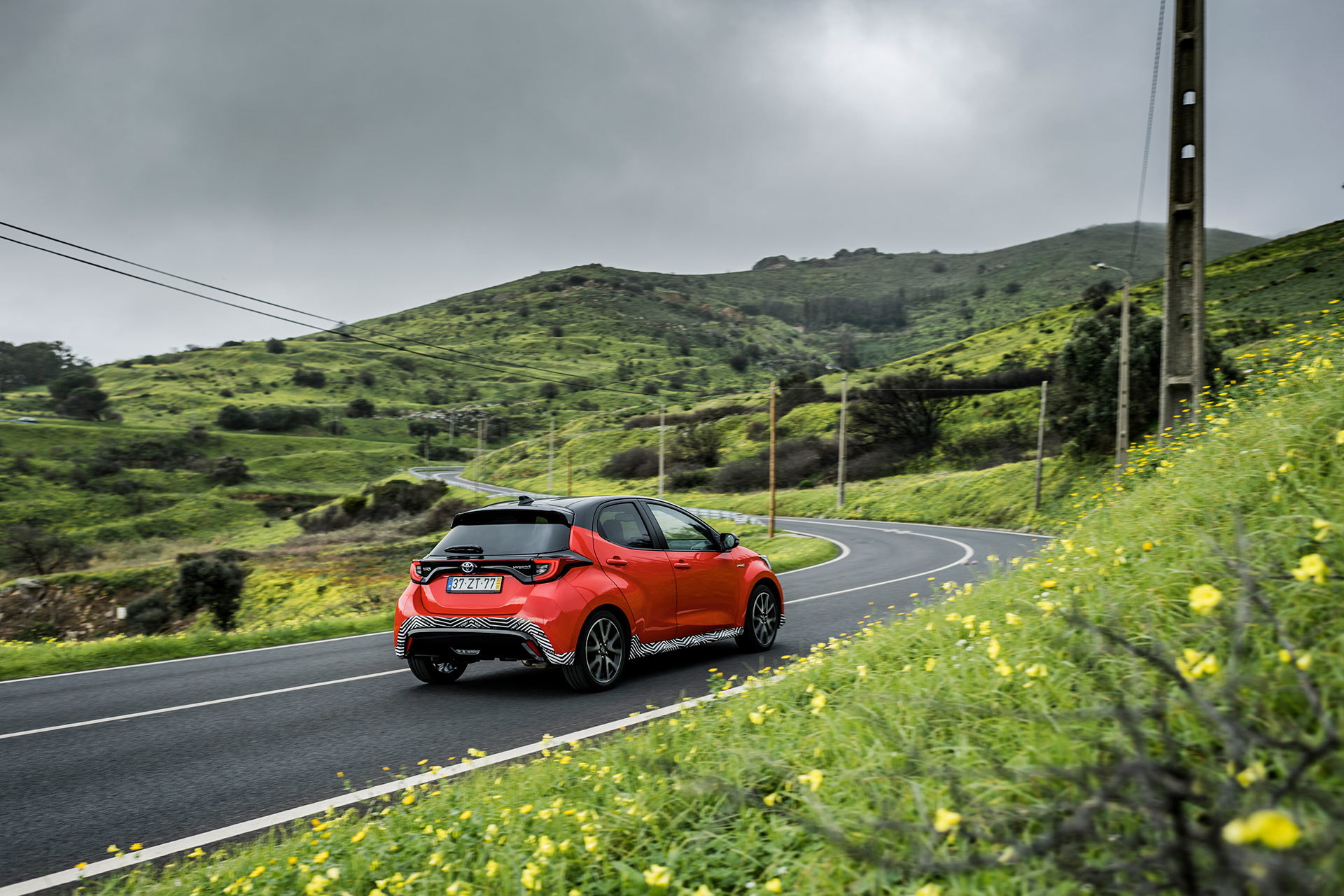 Toyota Yaris Hibrido 2020 Rojo Exterior 10