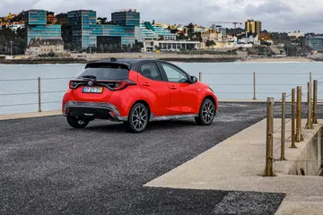Toyota Yaris Hibrido 2020 Rojo Exterior 103