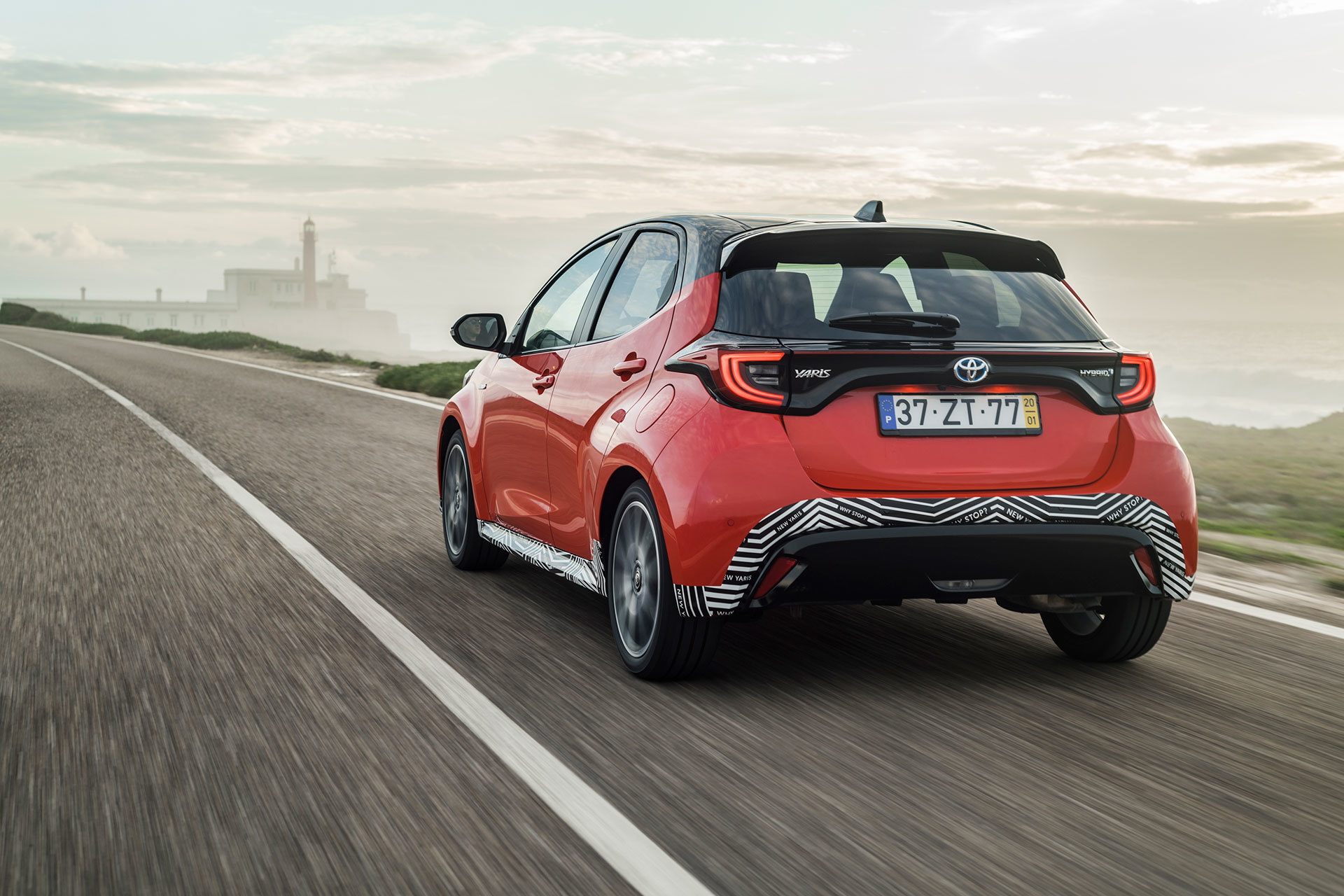 Toyota Yaris Hibrido 2020 Rojo Exterior 11