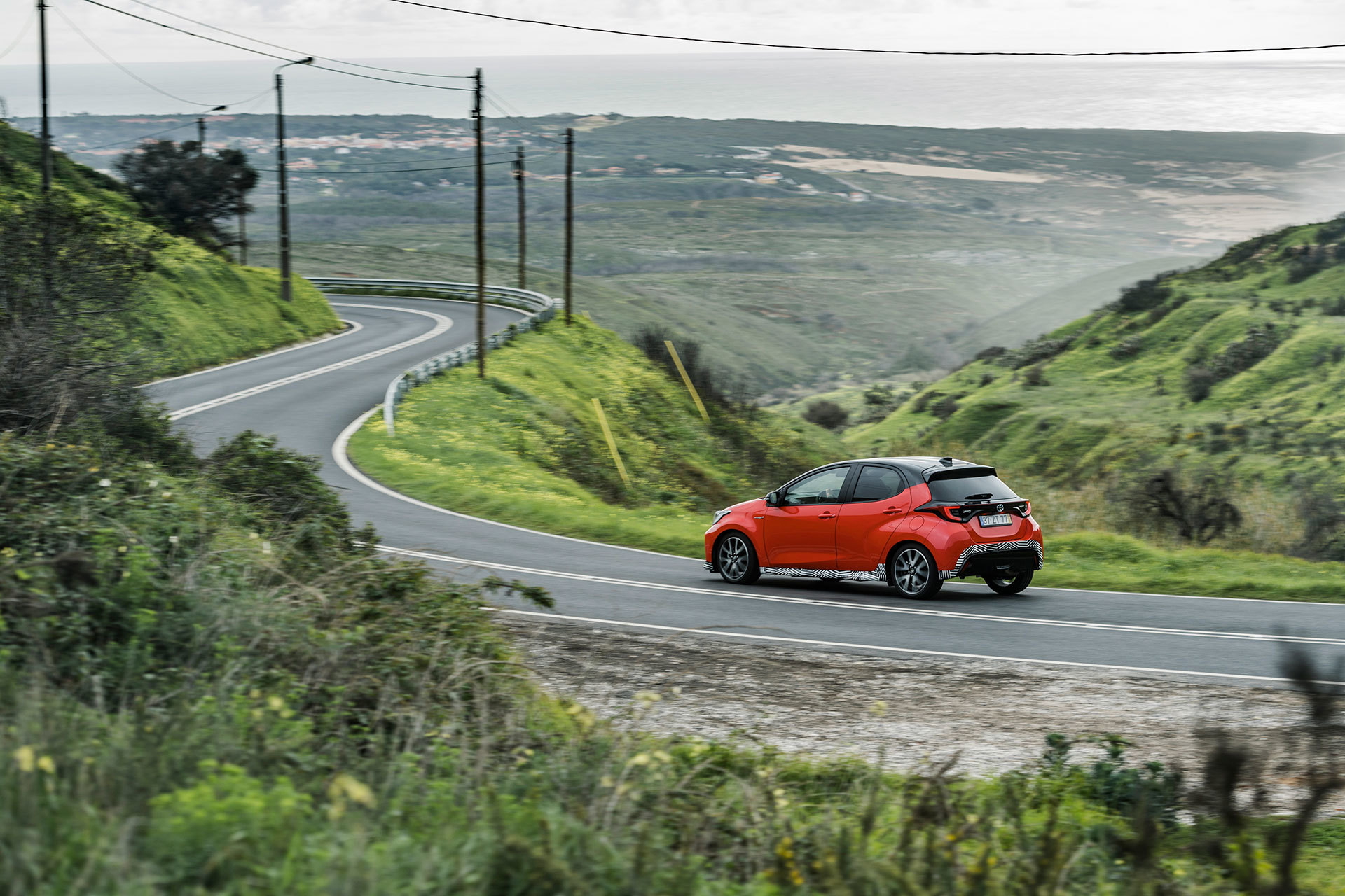 Toyota Yaris Hibrido 2020 Rojo Exterior 12