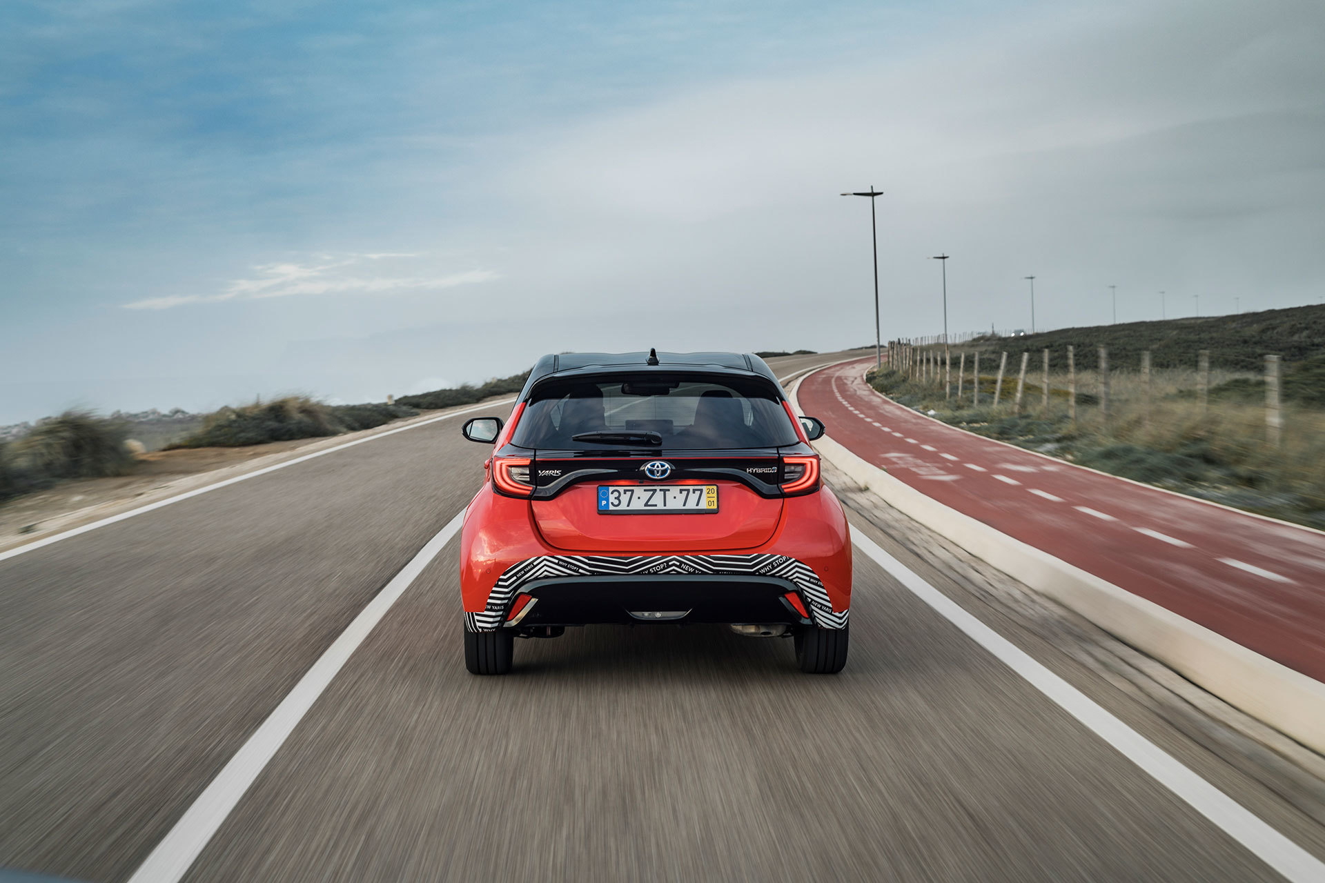 Toyota Yaris Hibrido 2020 Rojo Exterior 13