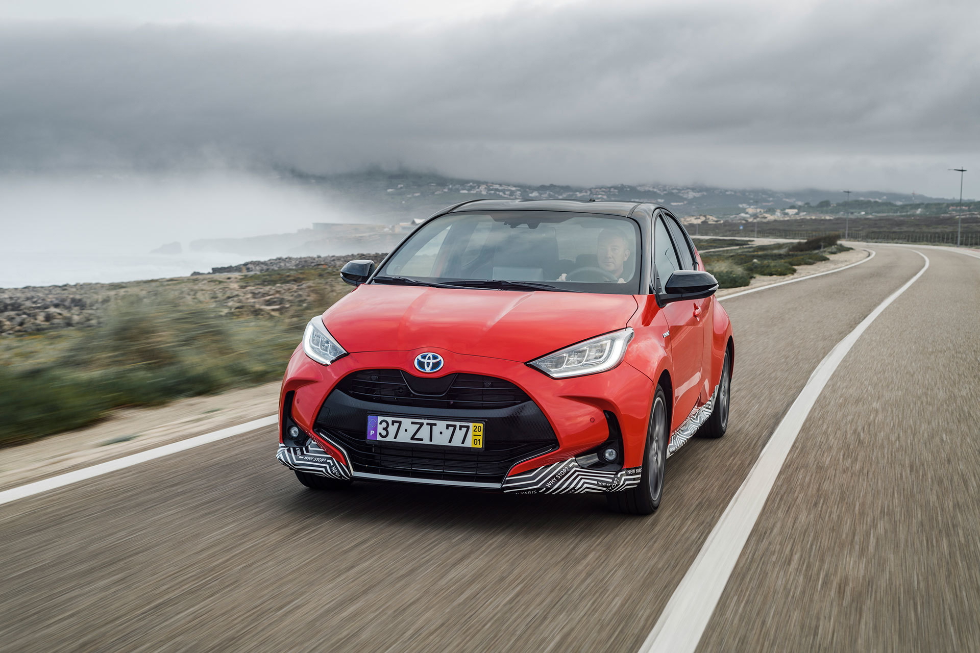 Toyota Yaris Hibrido 2020 Rojo Exterior 14