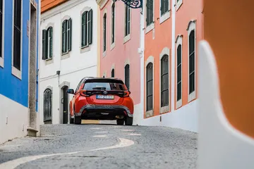 Toyota Yaris Hibrido 2020 Rojo Exterior 16