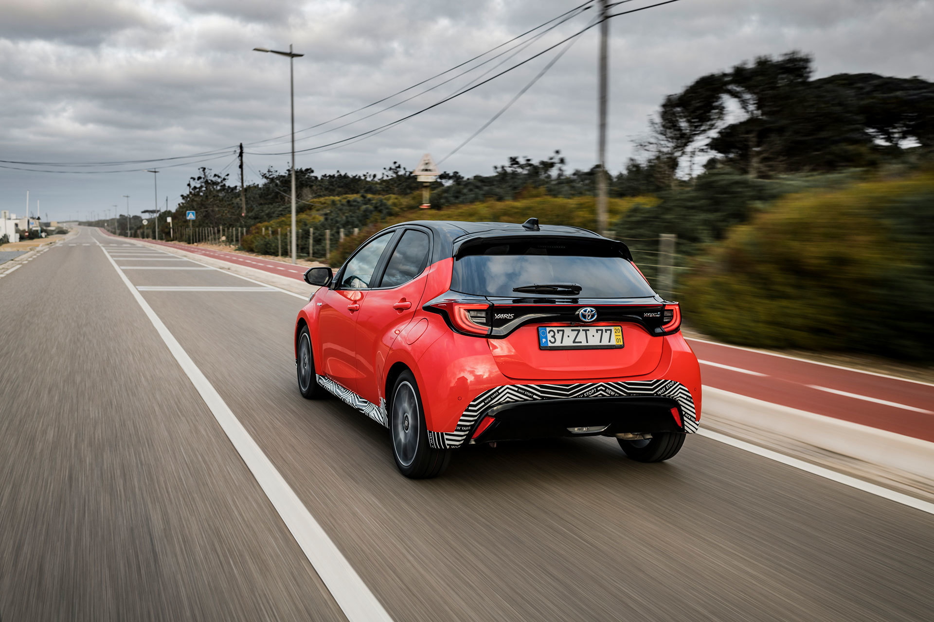 Toyota Yaris Hibrido 2020 Rojo Exterior 18