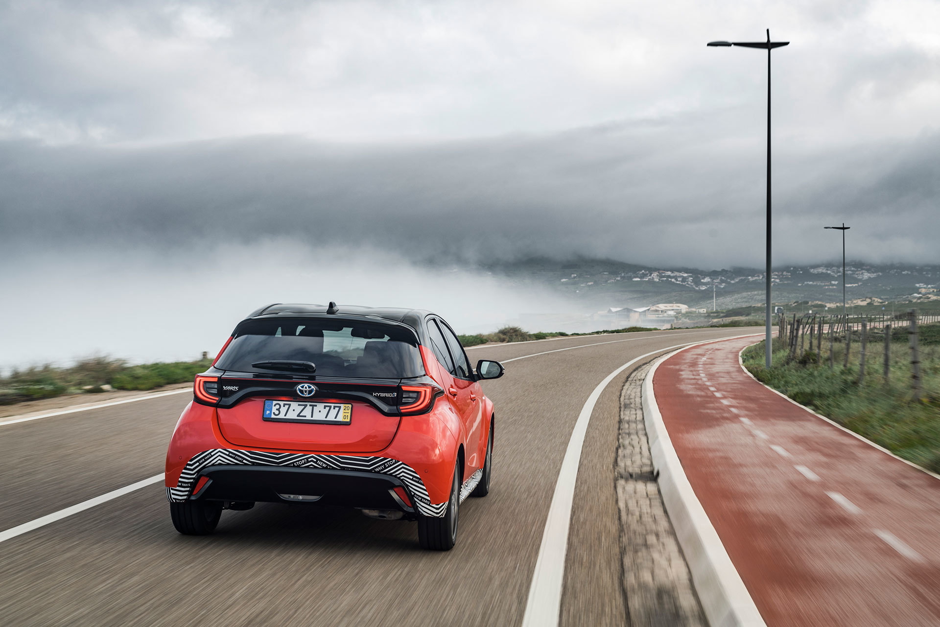 Toyota Yaris Hibrido 2020 Rojo Exterior 22