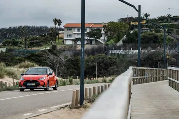 Toyota Yaris Hibrido 2020 Rojo Exterior 25