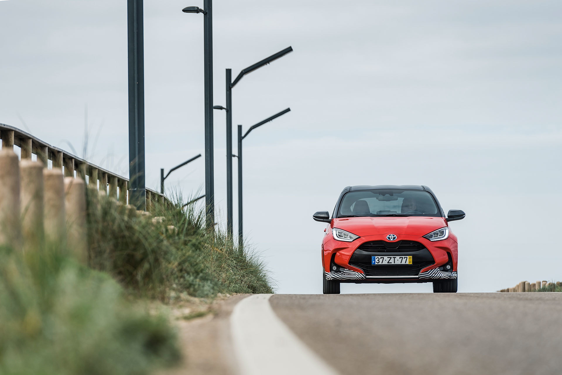 Toyota Yaris Hibrido 2020 Rojo Exterior 27