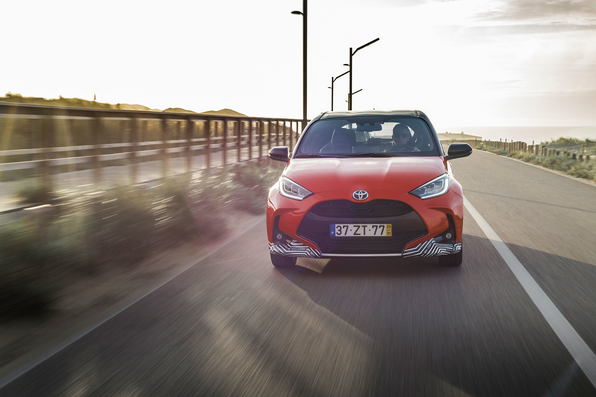 Toyota Yaris Hibrido 2020 Rojo Exterior 29