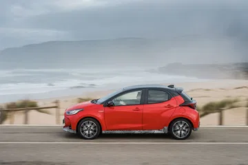 Toyota Yaris Hibrido 2020 Rojo Exterior 30