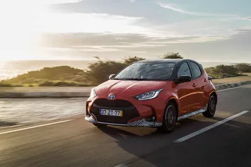 Toyota Yaris Hibrido 2020 Rojo Exterior 31