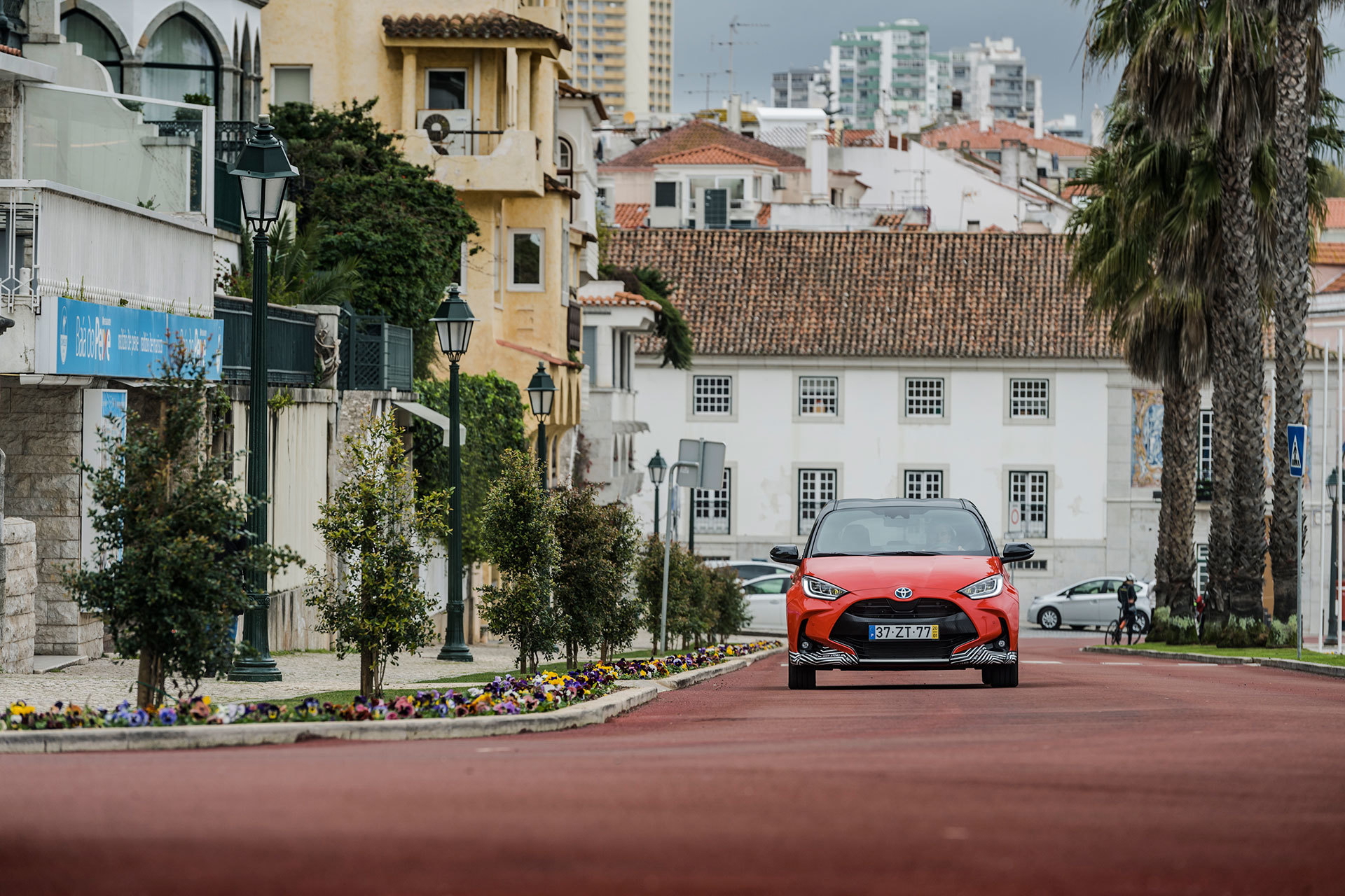 Toyota Yaris Hibrido 2020 Rojo Exterior 32