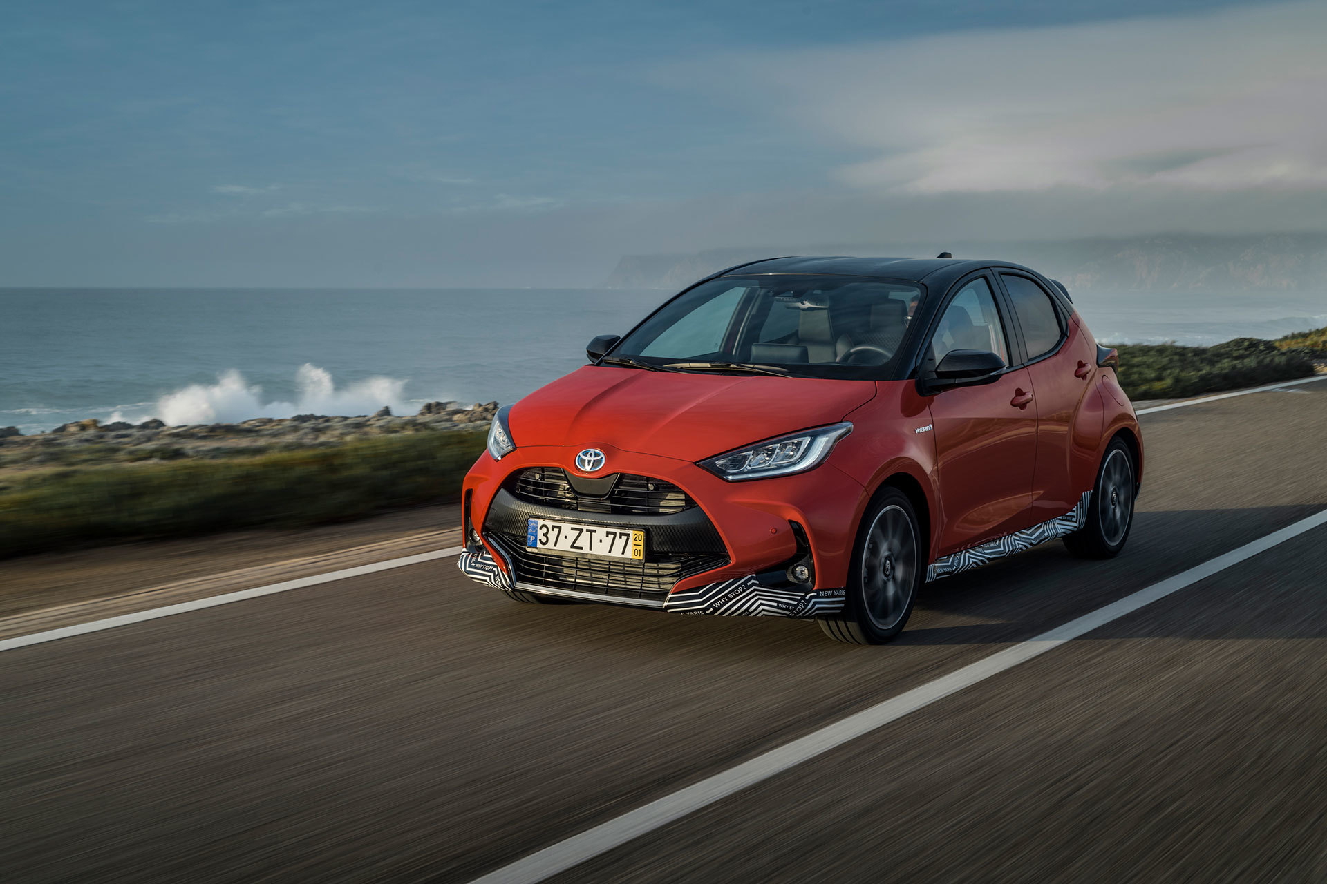 Toyota Yaris Hibrido 2020 Rojo Exterior 34