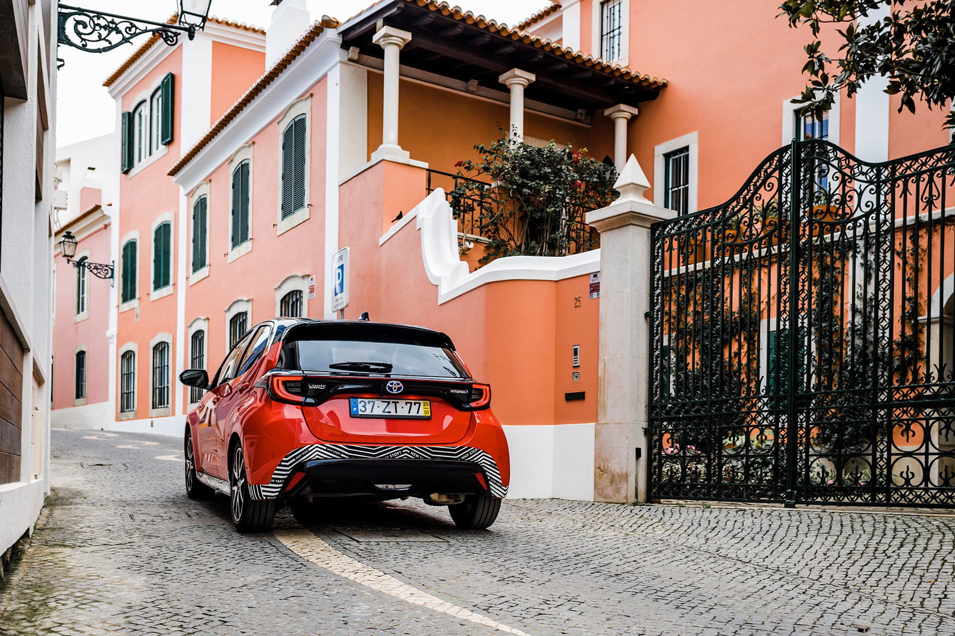 Toyota Yaris Hibrido 2020 Rojo Exterior 35