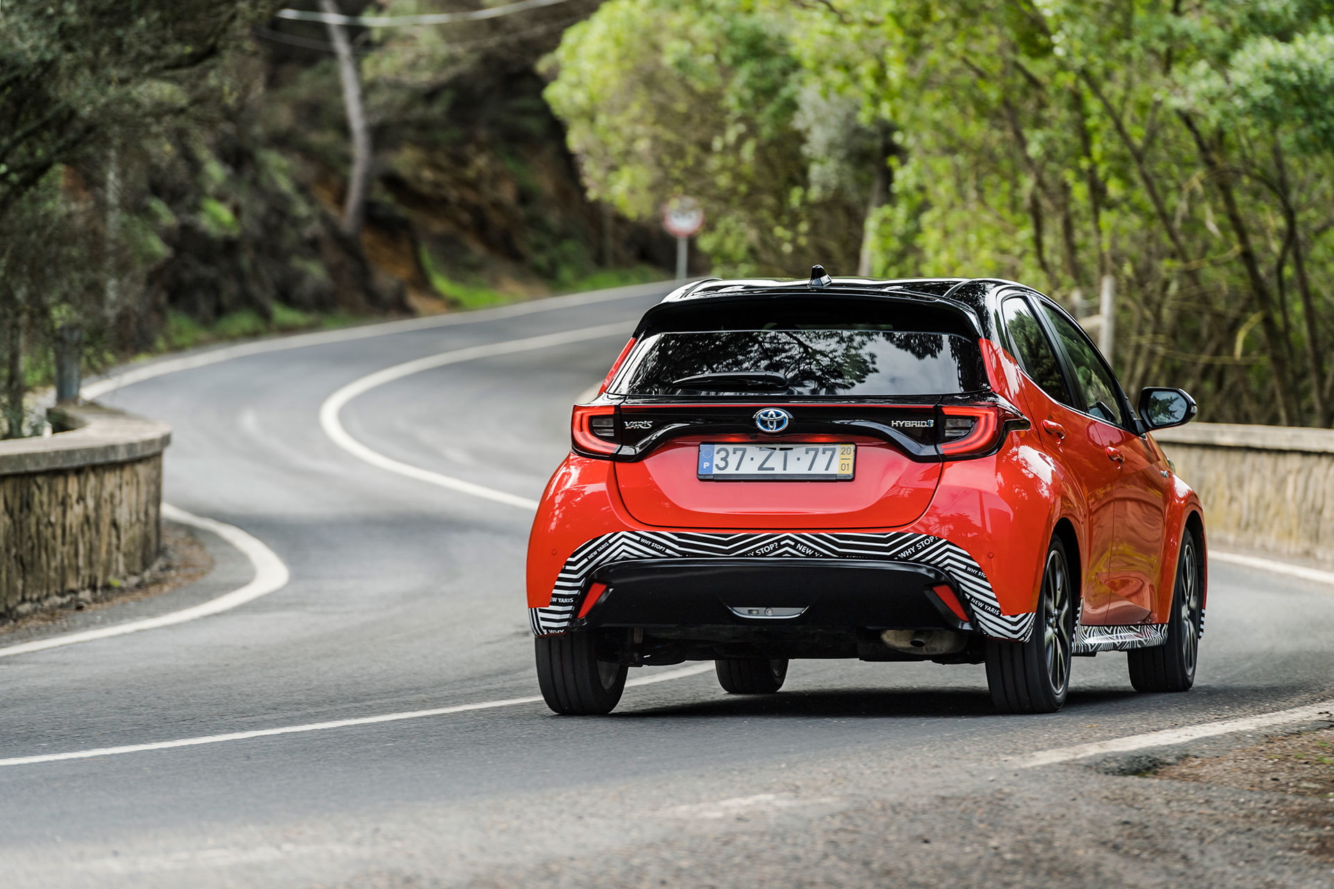 Toyota Yaris Hibrido 2020 Rojo Exterior 36