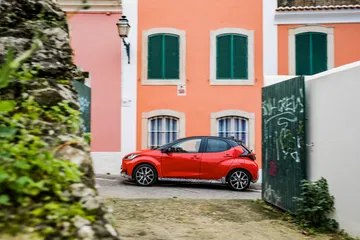Toyota Yaris Hibrido 2020 Rojo Exterior 37