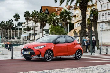 Toyota Yaris Hibrido 2020 Rojo Exterior 41