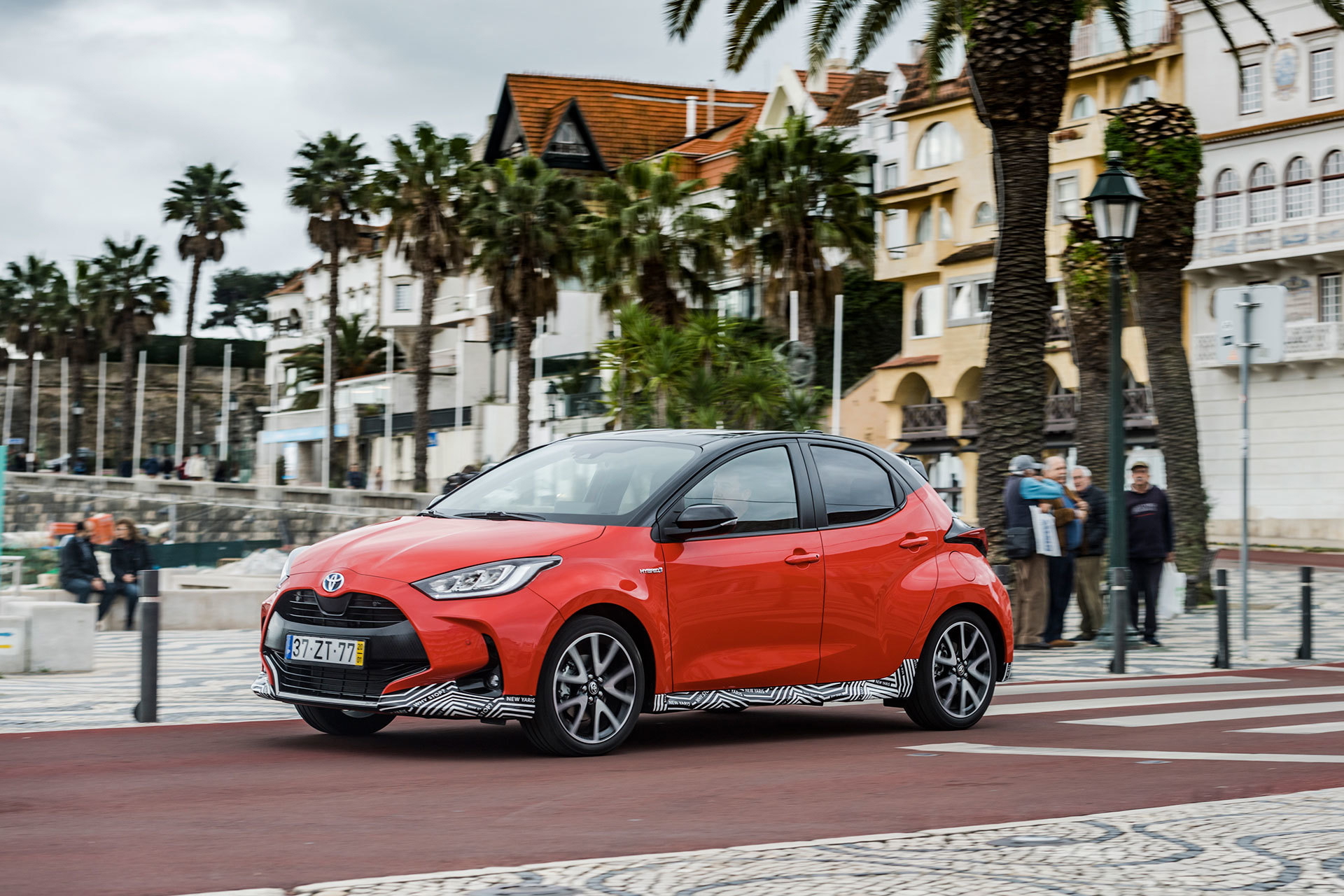Toyota Yaris Hibrido 2020 Rojo Exterior 41