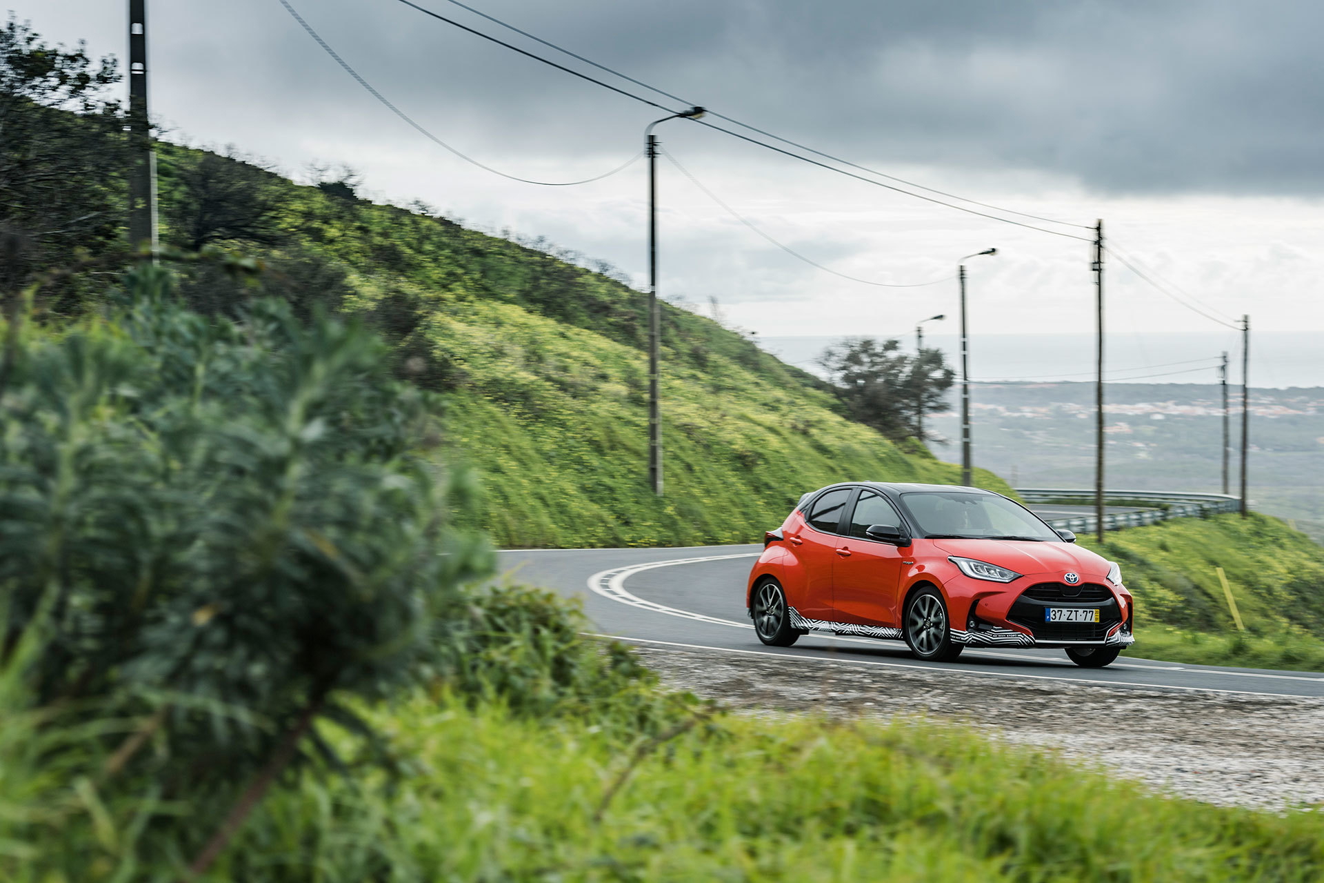 Toyota Yaris Hibrido 2020 Rojo Exterior 42