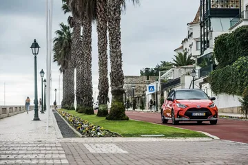 Toyota Yaris Hibrido 2020 Rojo Exterior 43