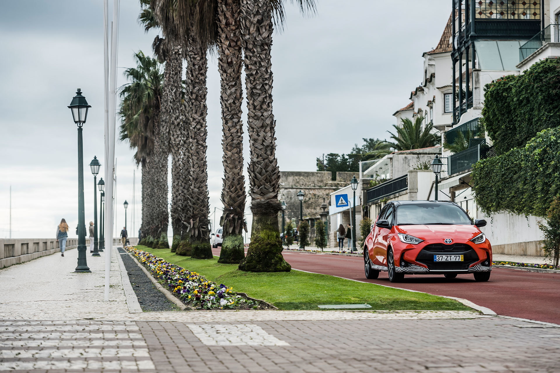 Toyota Yaris Hibrido 2020 Rojo Exterior 43