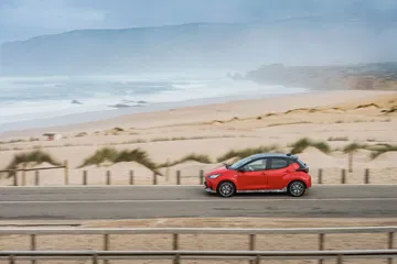 Toyota Yaris Hibrido 2020 Rojo Exterior 44