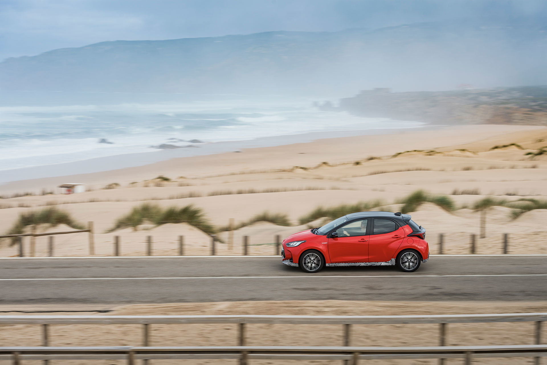 Toyota Yaris Hibrido 2020 Rojo Exterior 44