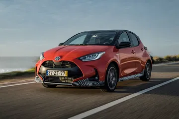 Toyota Yaris Hibrido 2020 Rojo Exterior 47