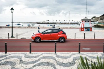 Toyota Yaris Hibrido 2020 Rojo Exterior 50