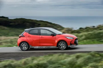 Toyota Yaris Hibrido 2020 Rojo Exterior 53