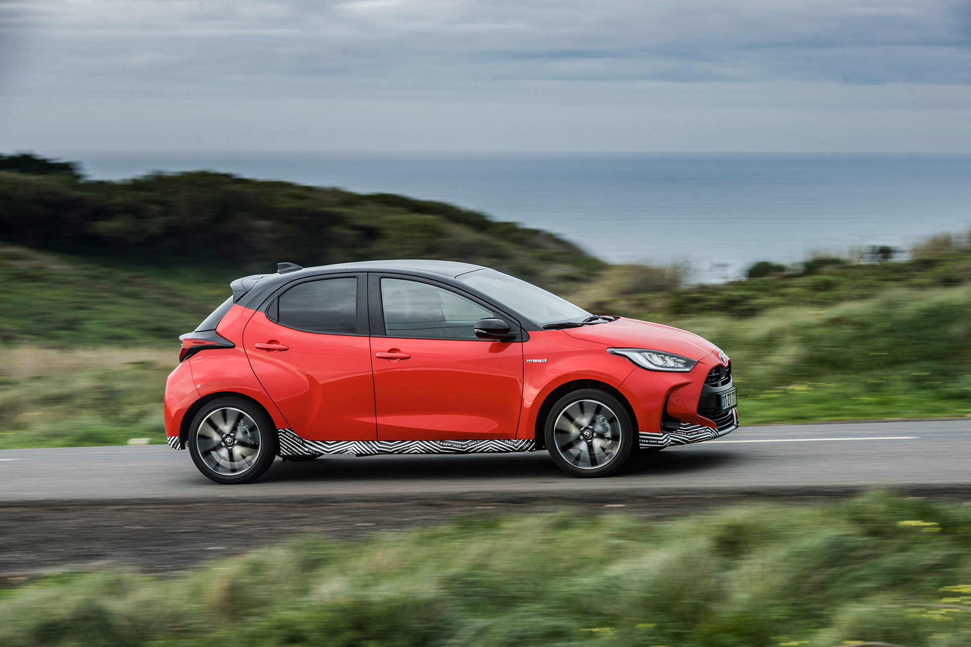 Toyota Yaris Hibrido 2020 Rojo Exterior 53