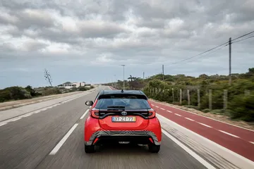 Toyota Yaris Hibrido 2020 Rojo Exterior 54