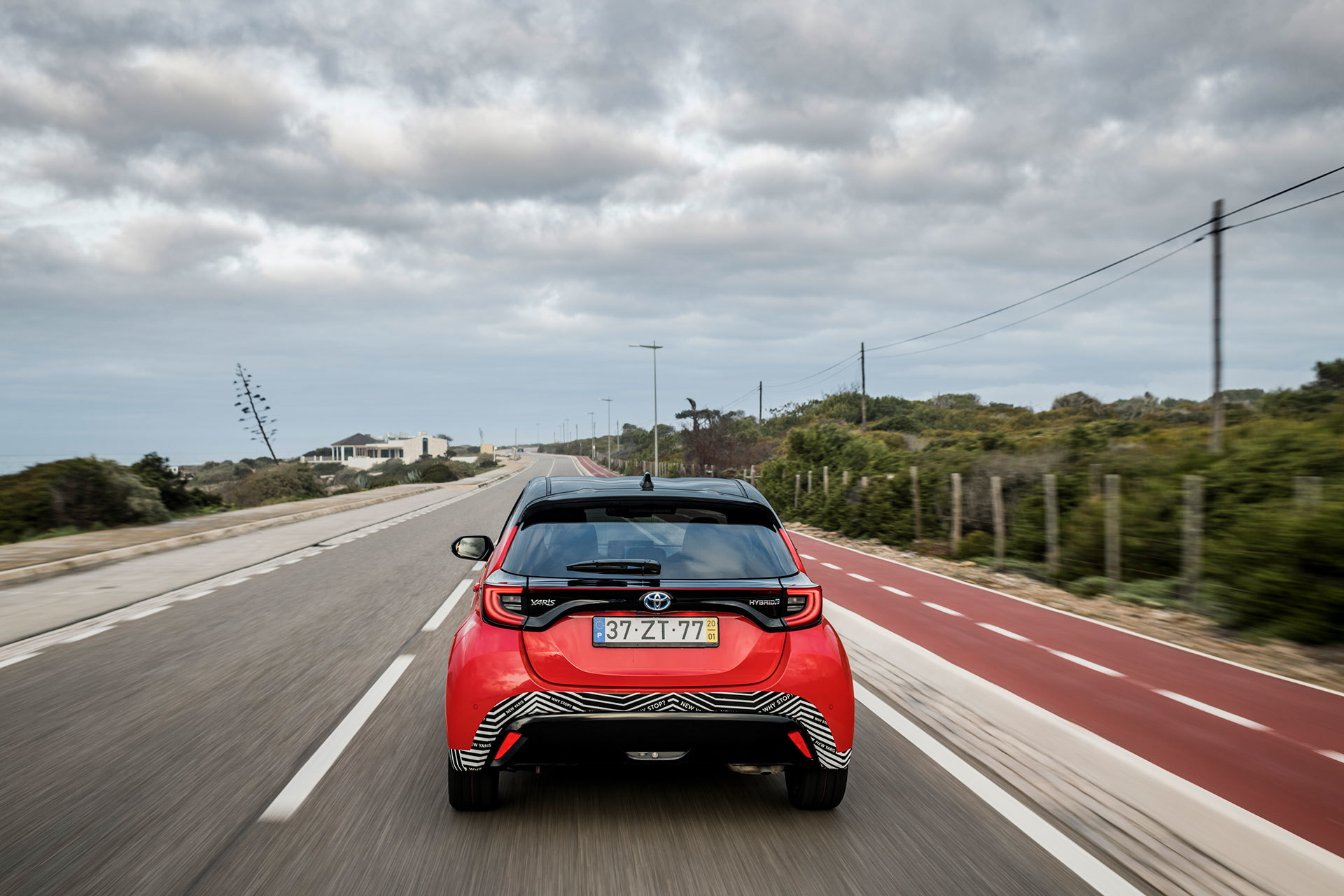 Toyota Yaris Hibrido 2020 Rojo Exterior 54