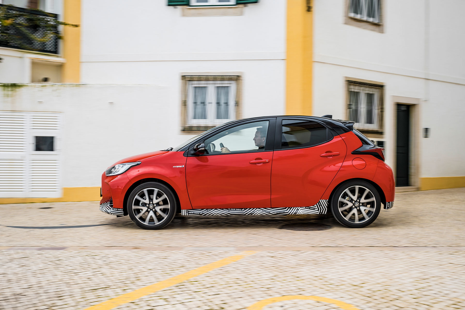 Toyota Yaris Hibrido 2020 Rojo Exterior 59