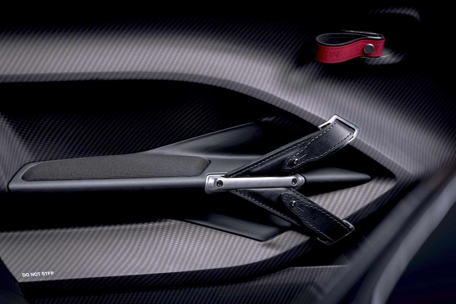 Aston Martin V12 Speedster 6