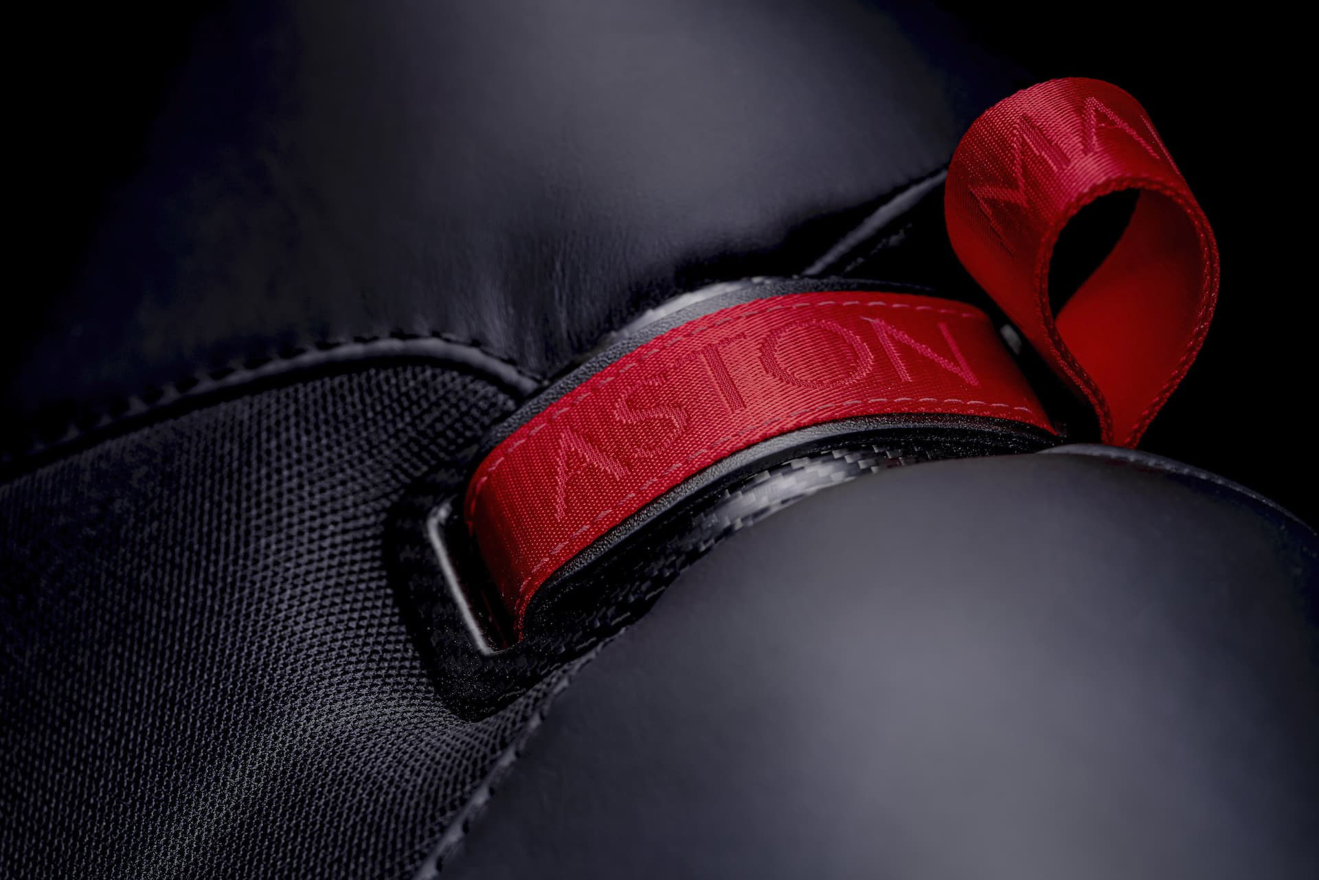 Aston Martin V12 Speedster 8