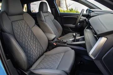 Asientos de cuero con diseño elegante y ergonómico en Audi A3 Sportback.