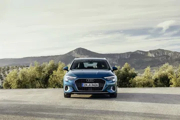 Escape deportivo del Audi A3 Sportback destacando su diseño y estilo.