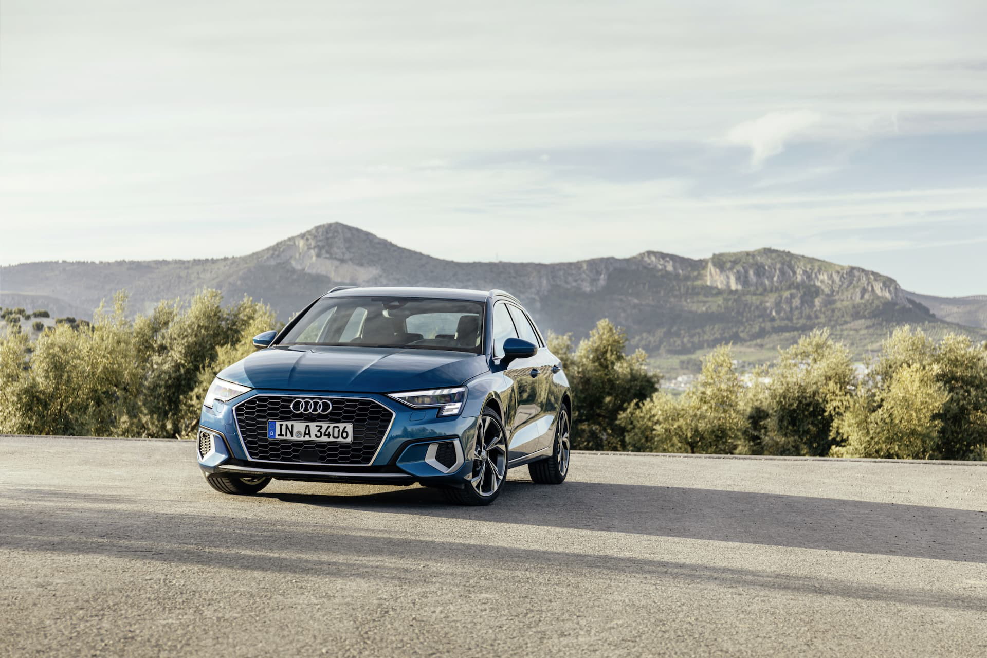 Primer plano del emblema turbo en Audi A3 Sportback 2020.