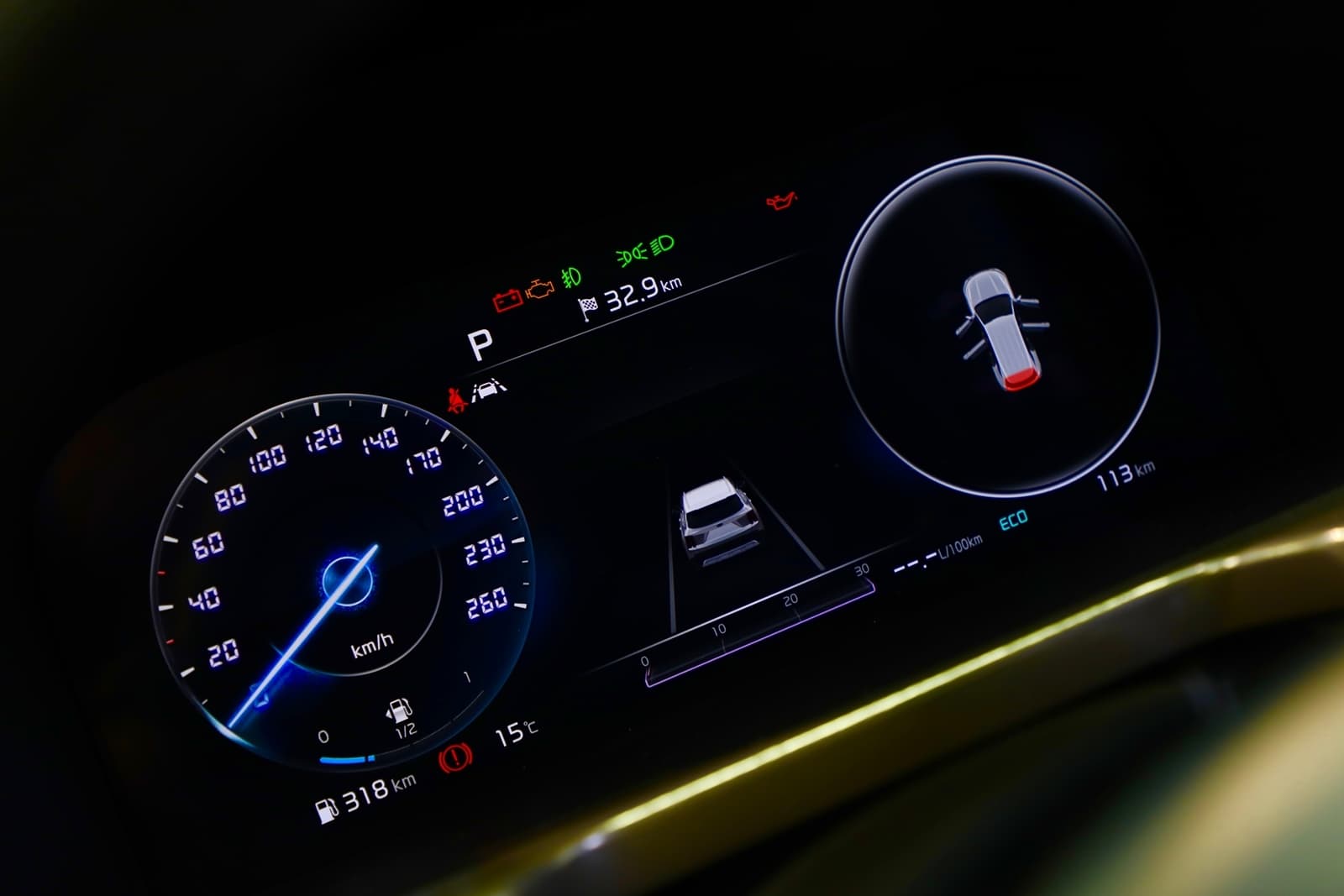 Visión nocturna del cuadro de instrumentos digital del Kia Sorento.