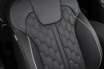 Vista cercana del acabado y textura del asiento del Kia Sorento.
