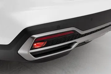 Imagen detallada de la luz trasera del Kia Sorento, diseño moderno y elegante.
