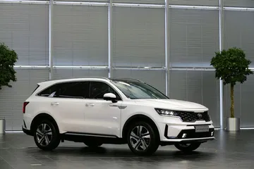 Vista lateral del Kia Sorento destacando su línea y diseño contemporáneo