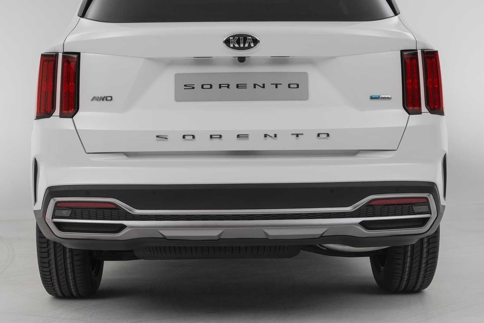 Vista trasera del Kia Sorento destacando sus pilotos y diseño de parachoques.