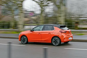 Opel Corsa E 2020 Naranja Prueba 04